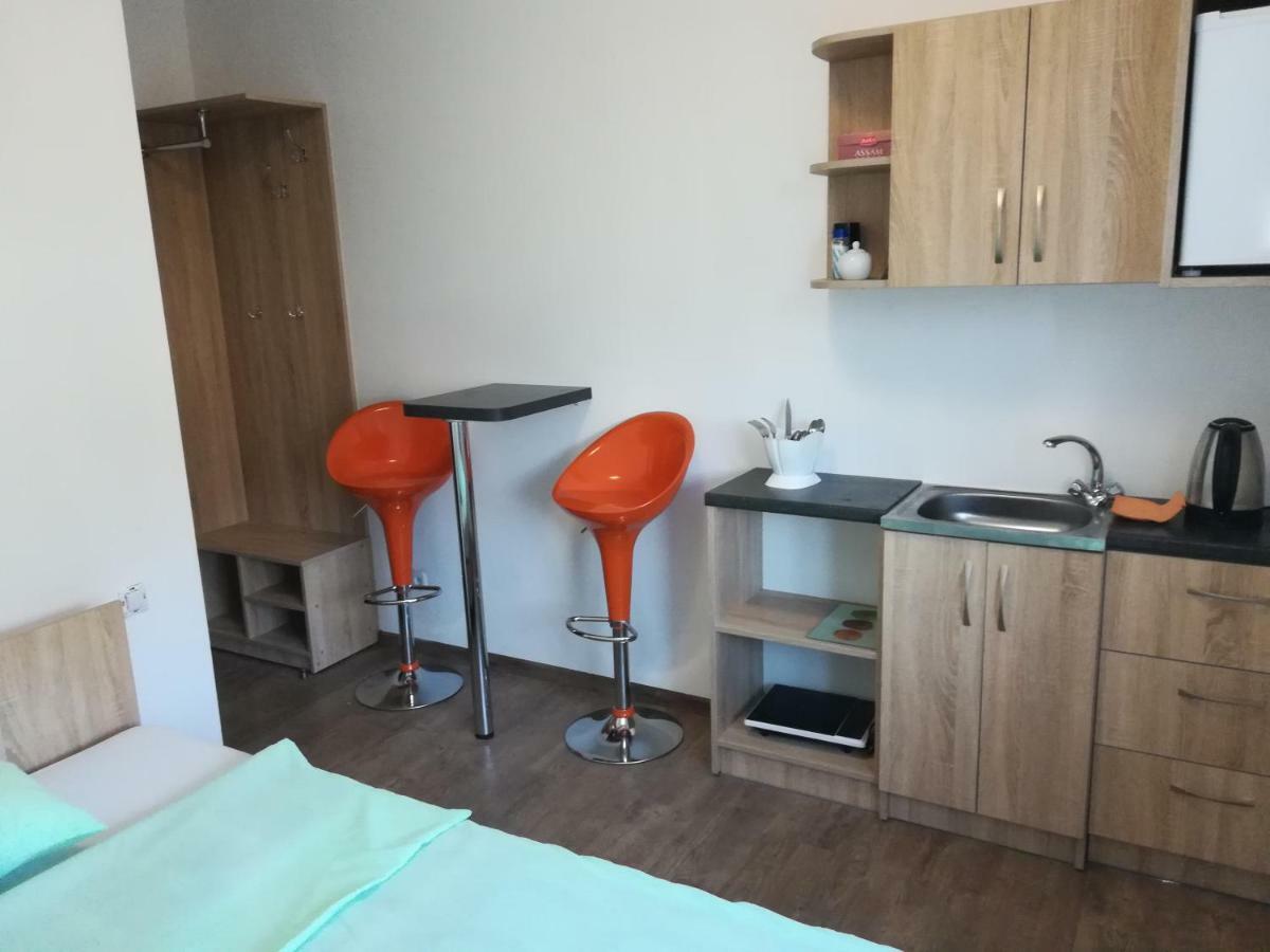 Guest House Аirport Brest Esterno foto